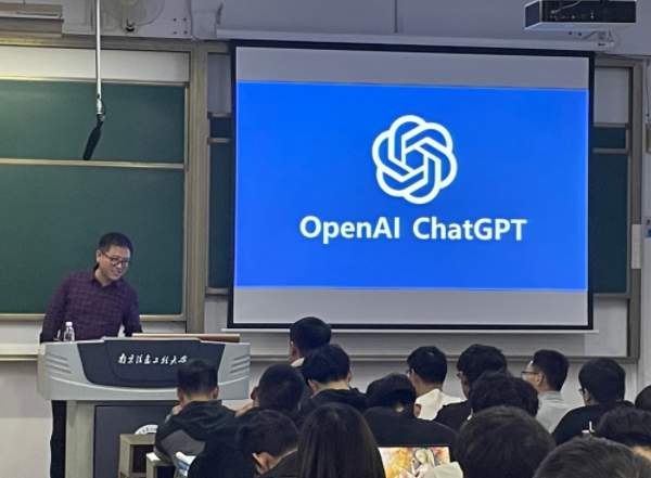 long8 龙8国际科技集团在南京信息工程大学软件工程学院举办职业生涯规划讲座